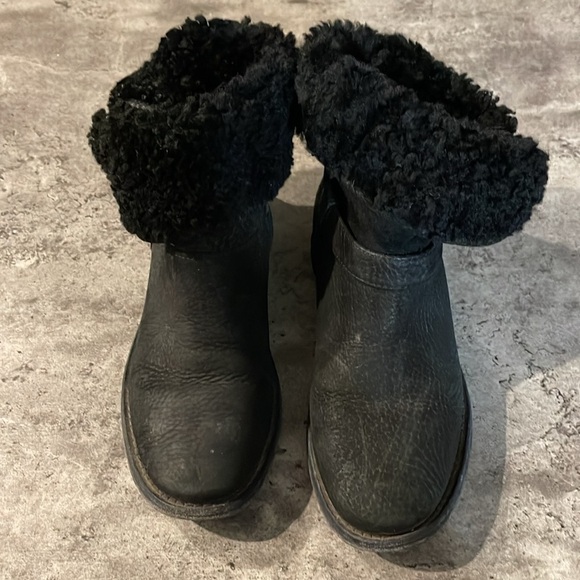 Burberry Black Leather Shearling Explorer Women's Snow Boots 37.5 - Picture 2 of 7